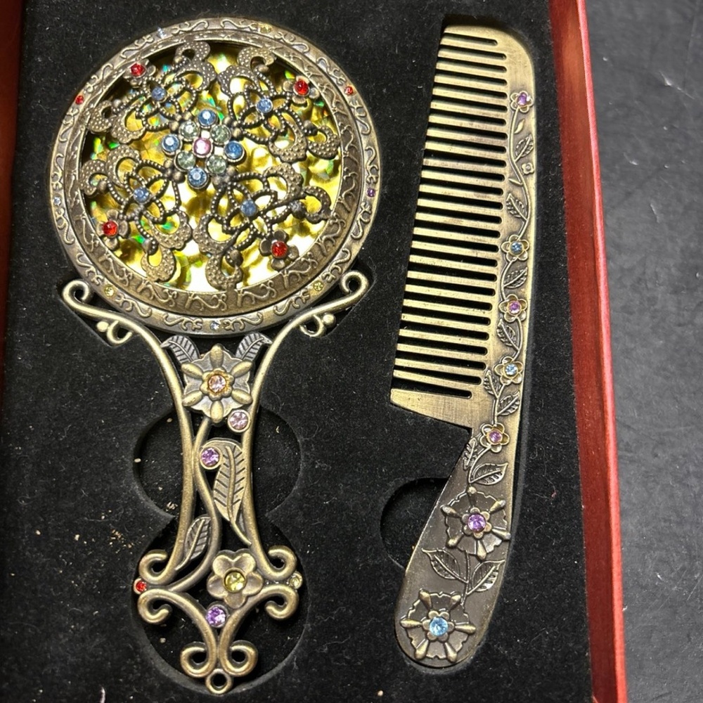 Vintage-Style Gold Floral Hand Mirror and Comb Set - Ornate Accent